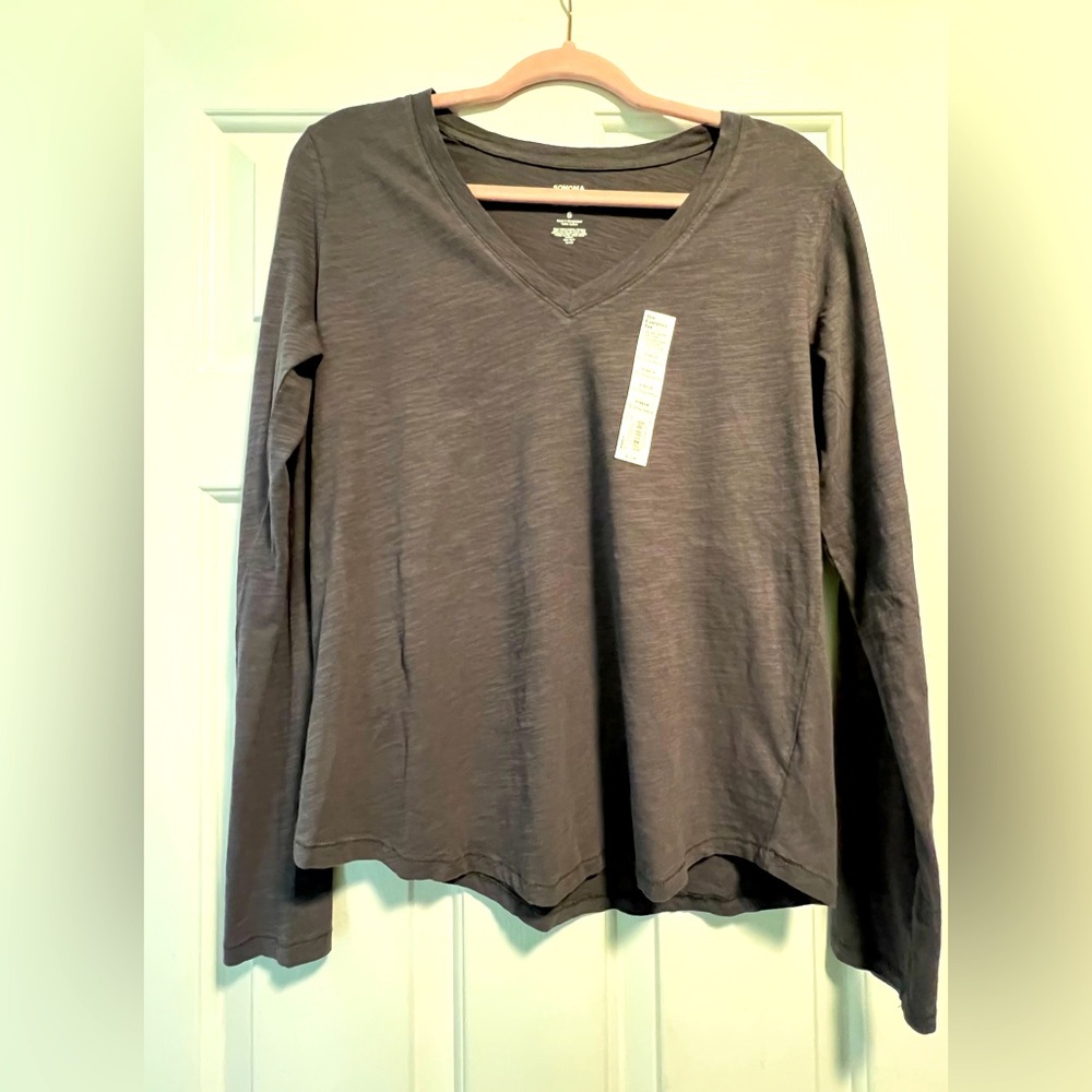 NWT-Sonoma v-neck, long sleeve tee in size Small